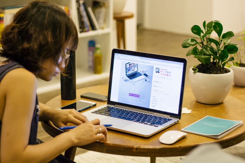 Tuyển 02 nhân viên thiết kế đồ họa