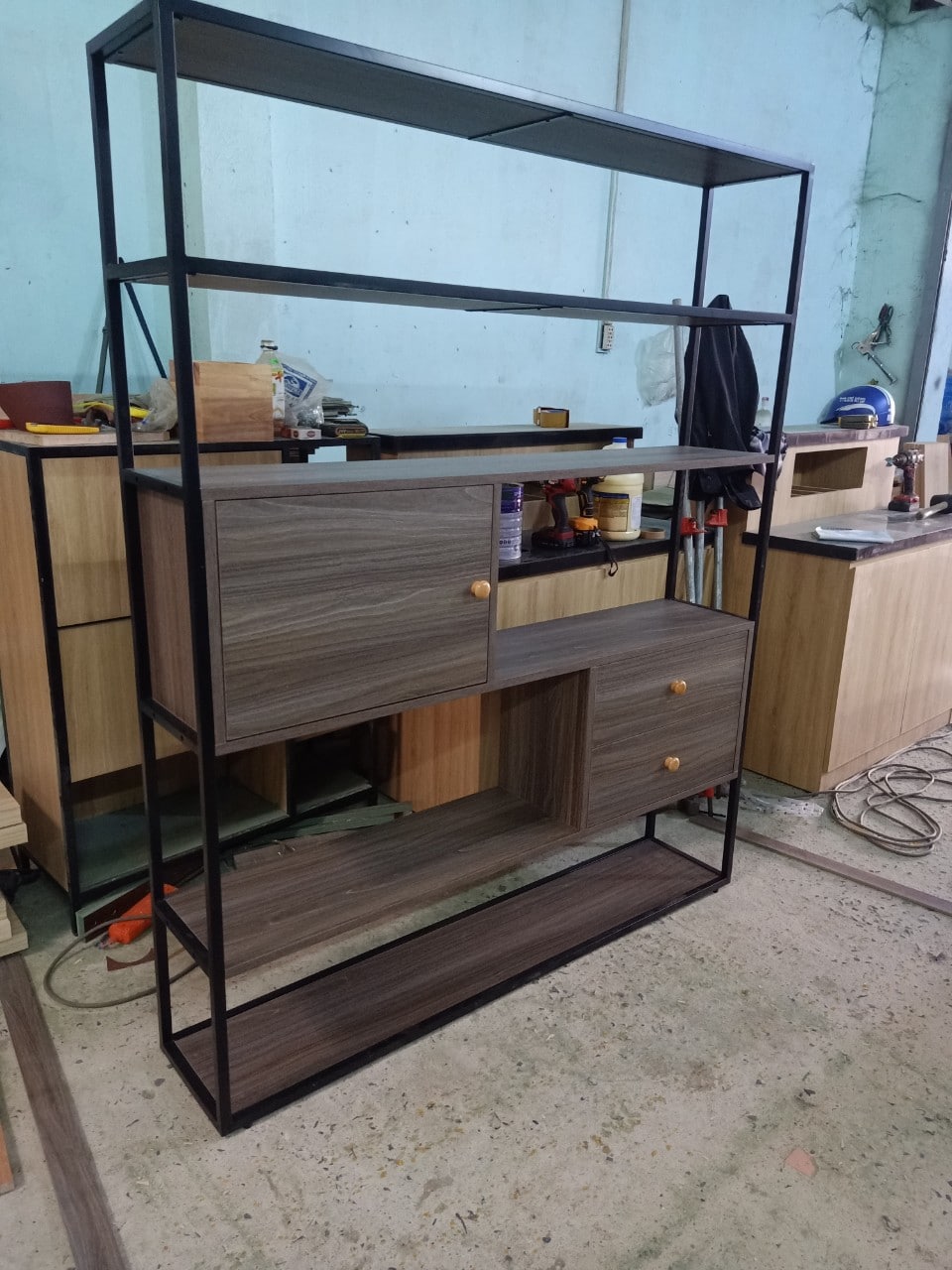 Kệ sắt trang trí có tủ gỗ GHTop-5102 3 Kệ sắt trang trí có tủ gỗ GHTop-5102